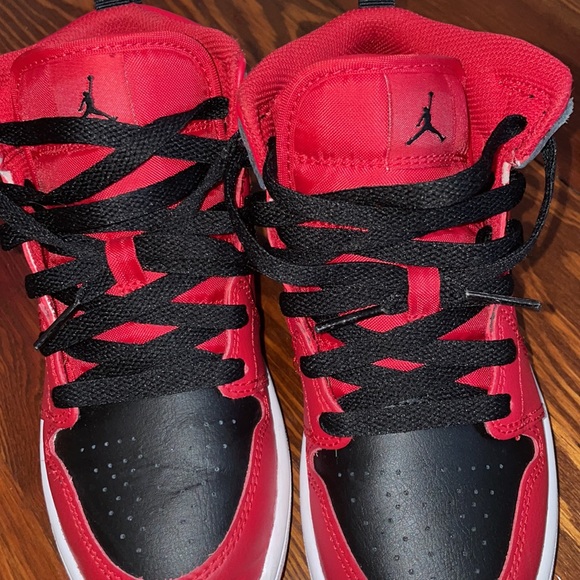 AIR JORDAN 1 MID GS - Picture 4 of 5